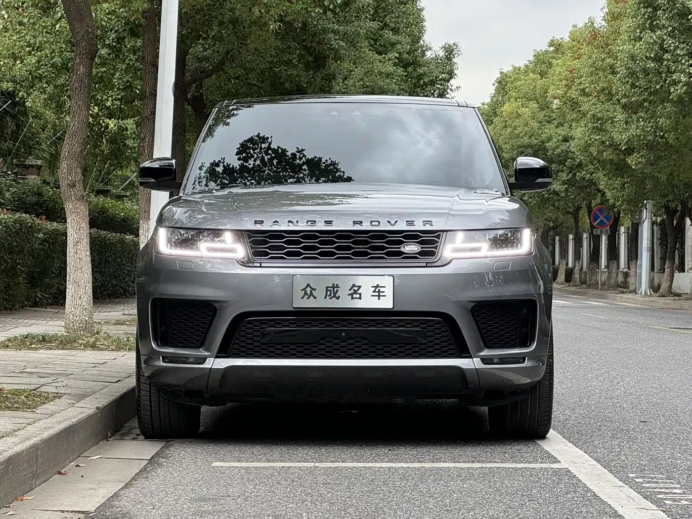 Land Rover Range Rover Sport 2021 3.0 L6 Gloss Black Edition фото 2