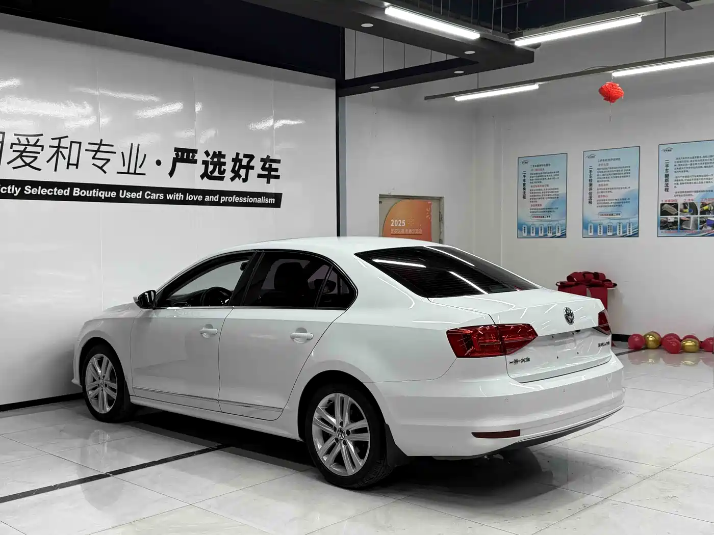 Volkswagen Sagitar 2015 1.6L Automatic Comfort фото 4