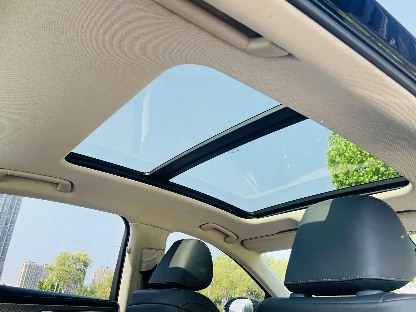 Hongqi H5 2024 1.5T DCT Smart Connect Flag Rhythm Edition фото 25