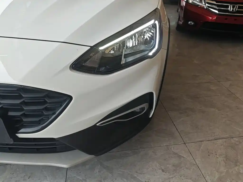 Ford Focus Active 2019 2020 EcoBoost 180 Auto Trendy Edition
