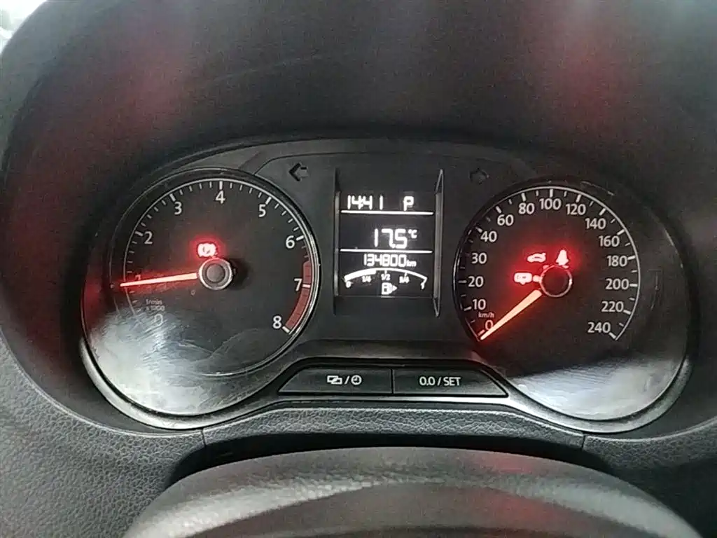 Volkswagen Polo 2016 1.4L Cross Polo Automatic фото 12