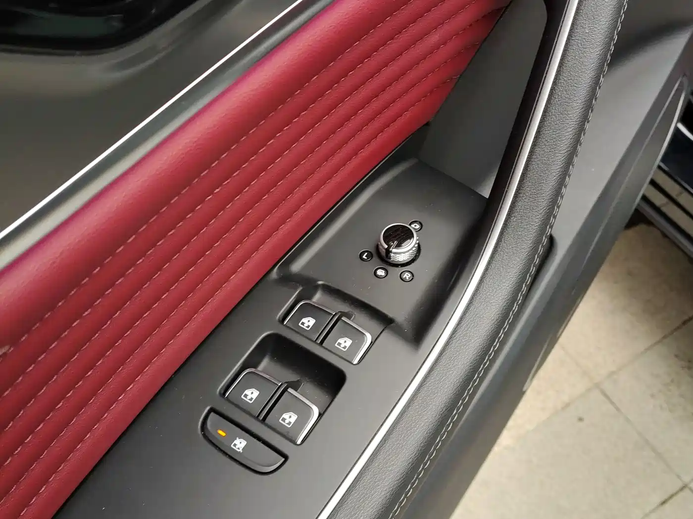 Hongqi HS5 2023 2.0T Flag Enjoy Pro Edition фото 16