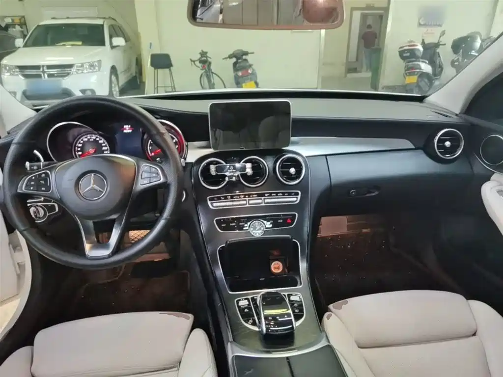 Mercedes-Benz C-Class 2018 C 200 L 4MATIC Sport Edition фото 10