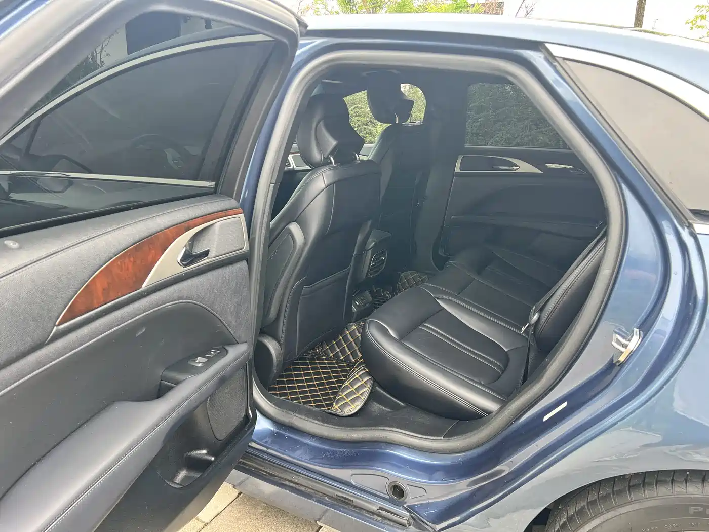 Photo 11 - Lincoln MKZ