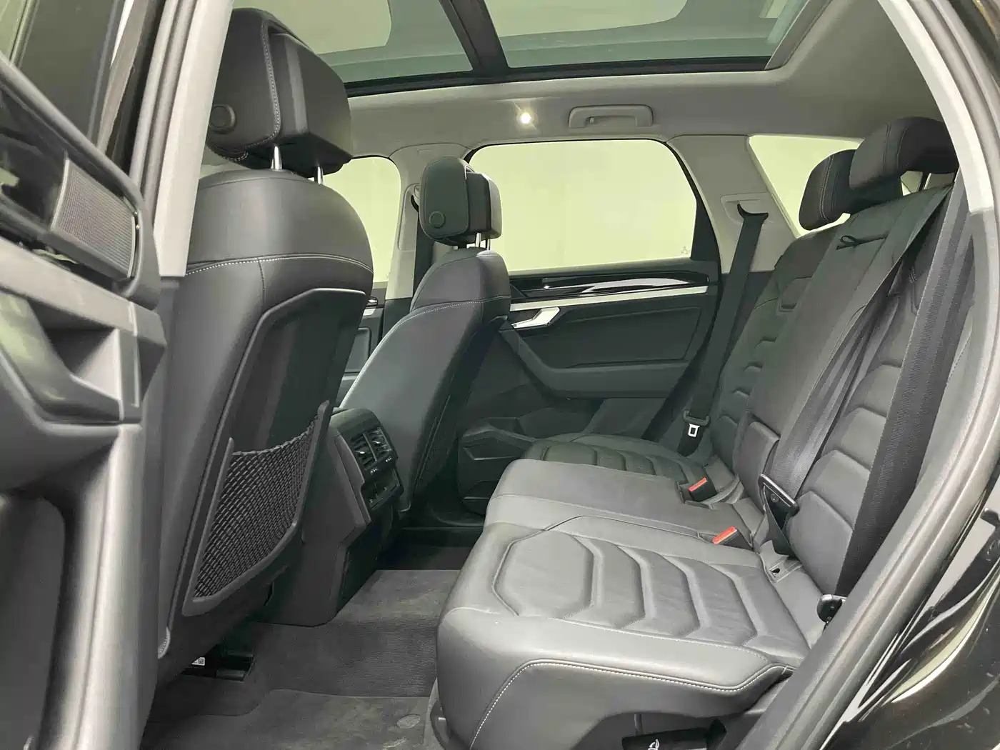 Volkswagen Touareg 2021 2.0TSI Pilot Special Edition фото 13