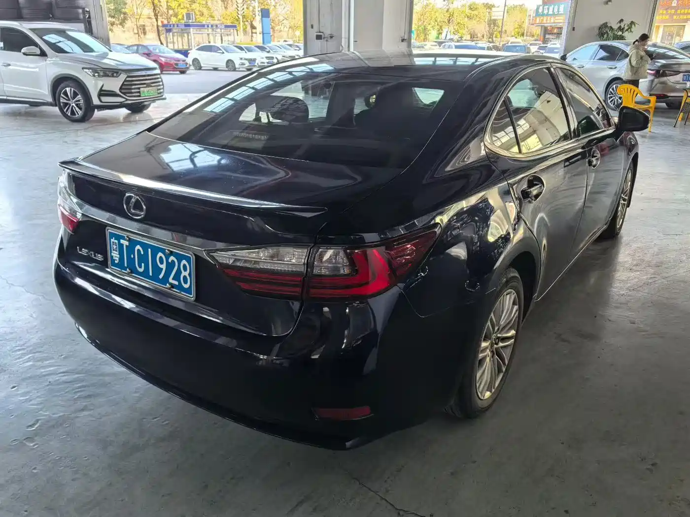 Lexus ES 2017 200 30th Anniversary Edition фото 4