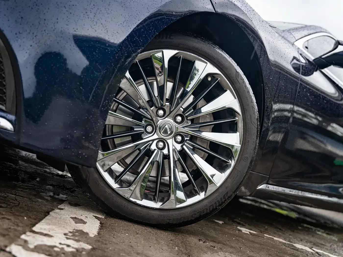 Фото 5 - Lexus LS