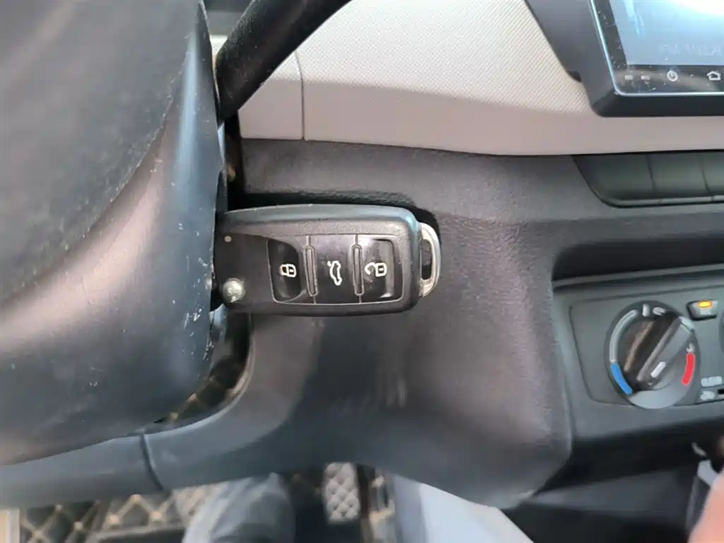 Škoda Fabia 2017 1.4L Auto Car Enjoy Edition фото 9