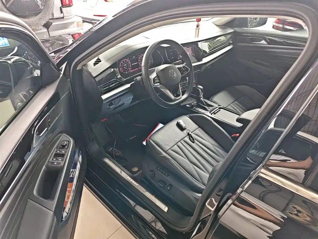 Volkswagen Passat 2023 Facelift 330TSI Starlight Luxury Edition фото 15