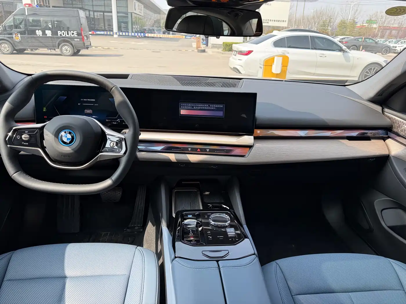 BMW i5 2025 xDrive 50L Luxury Package фото 7