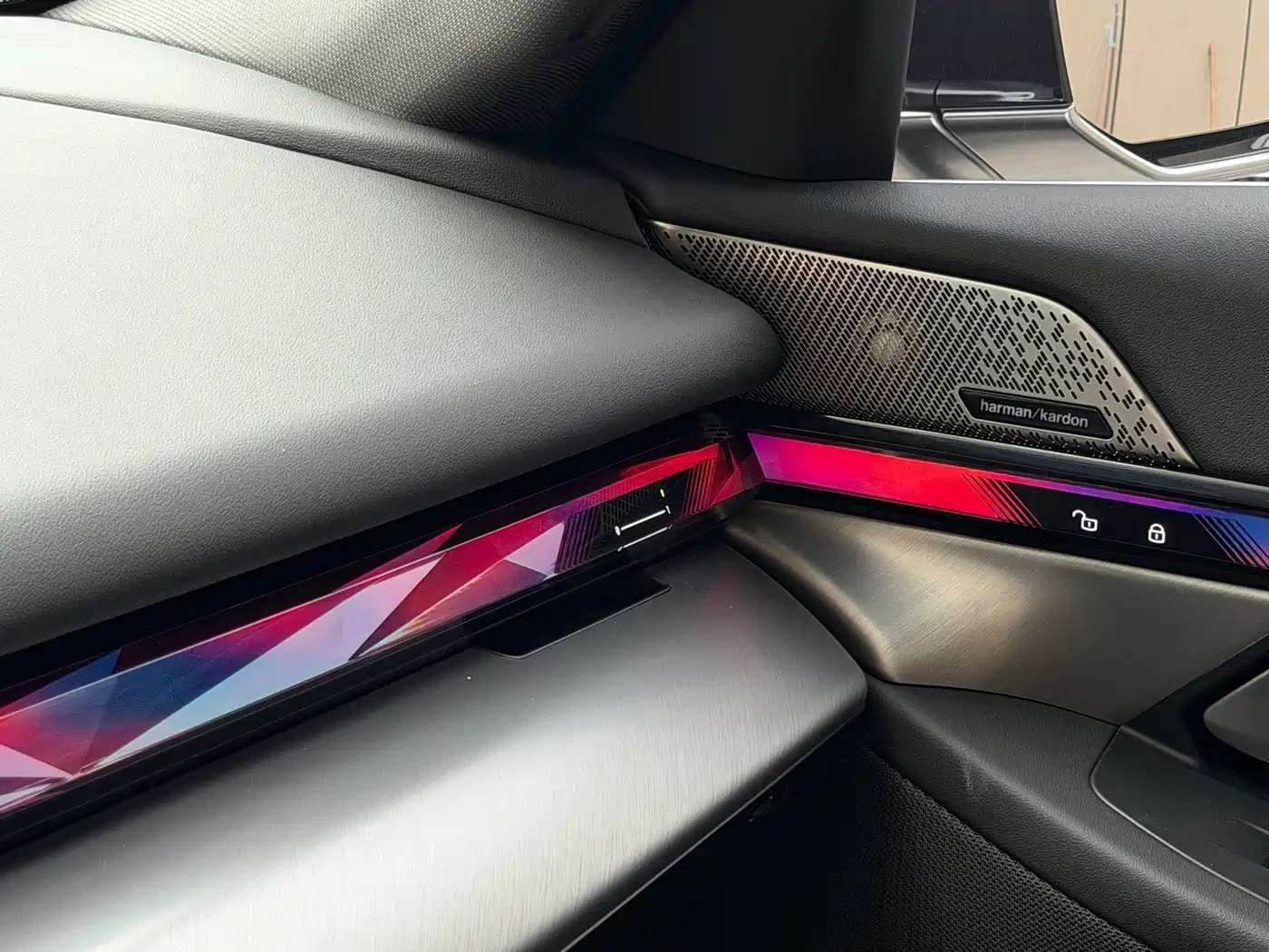 BMW 5 Series 2024 530Li Leading M Sport Package фото 14