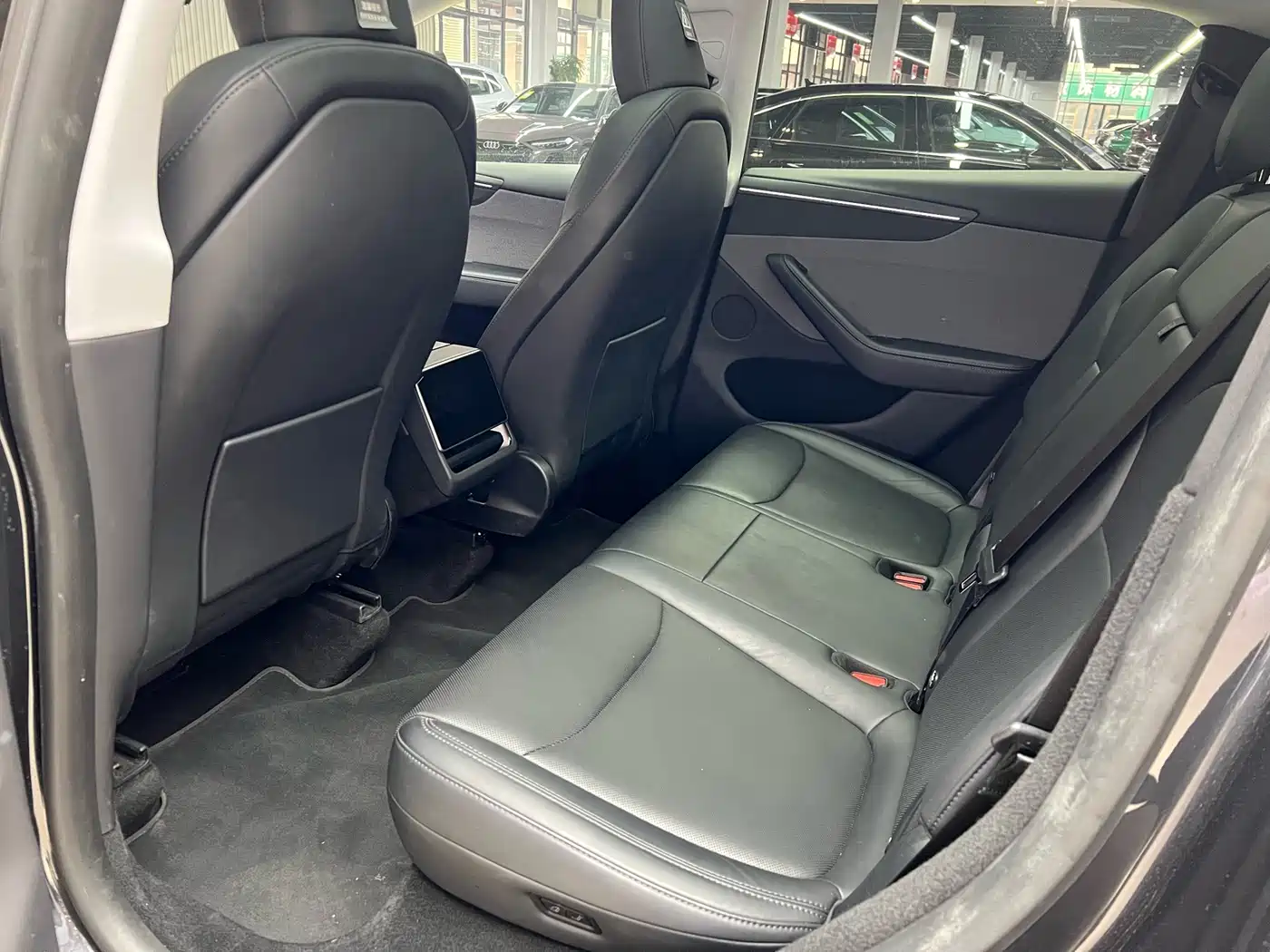 Tesla Model Y 2026 2025 Rear-Wheel Drive
