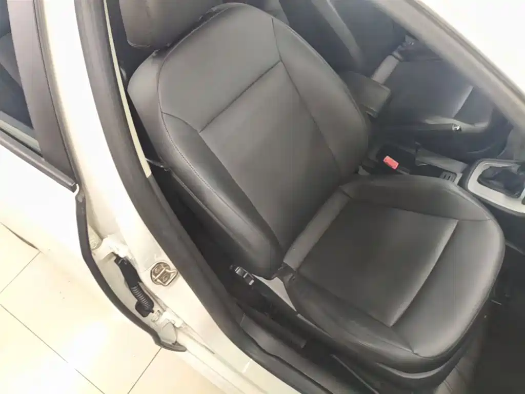 Volkswagen Lavida 2017 1.6L Automatic Comfort Edition фото 25