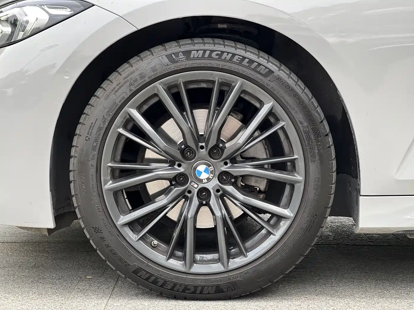 BMW 3 Series 2023 325Li M Sport Black Night Package фото 13