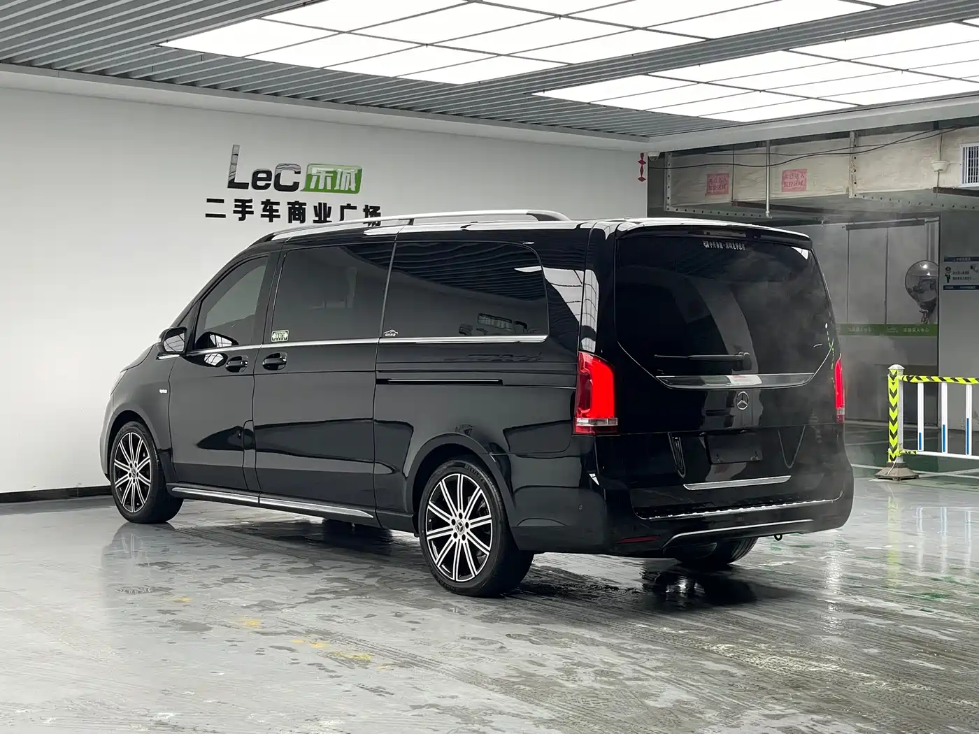 Mercedes-Benz V-Class 2021 V 260 L Long Wheelbase Luxury Edition фото 4
