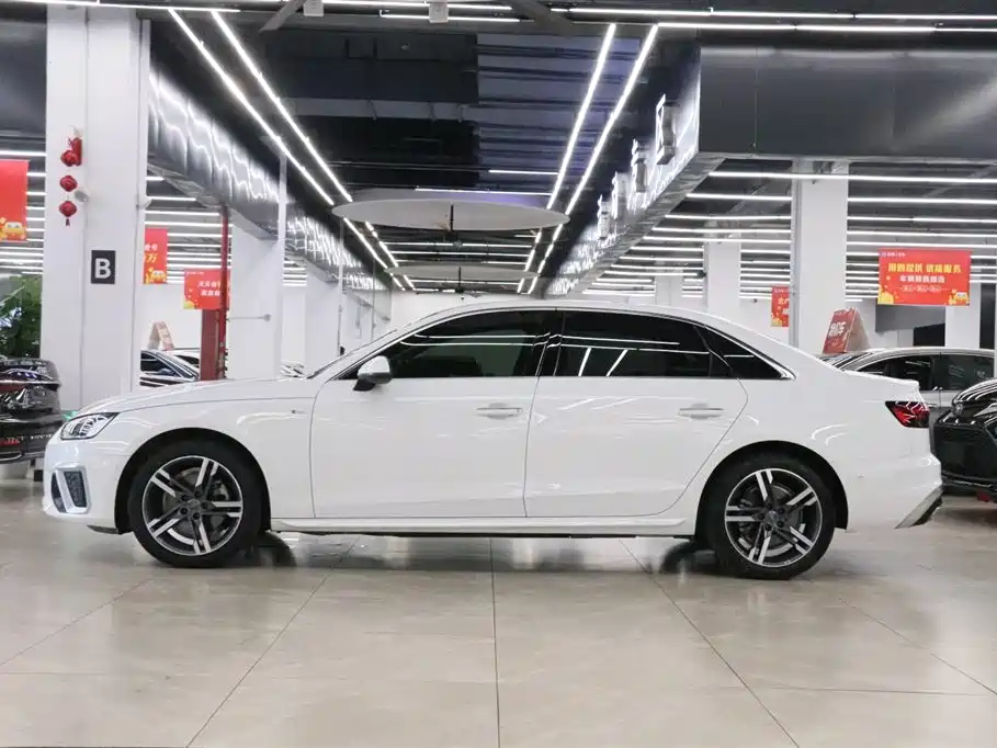 Audi A4L 2020 40 TFSI Fashion Dynamic Edition фото 3