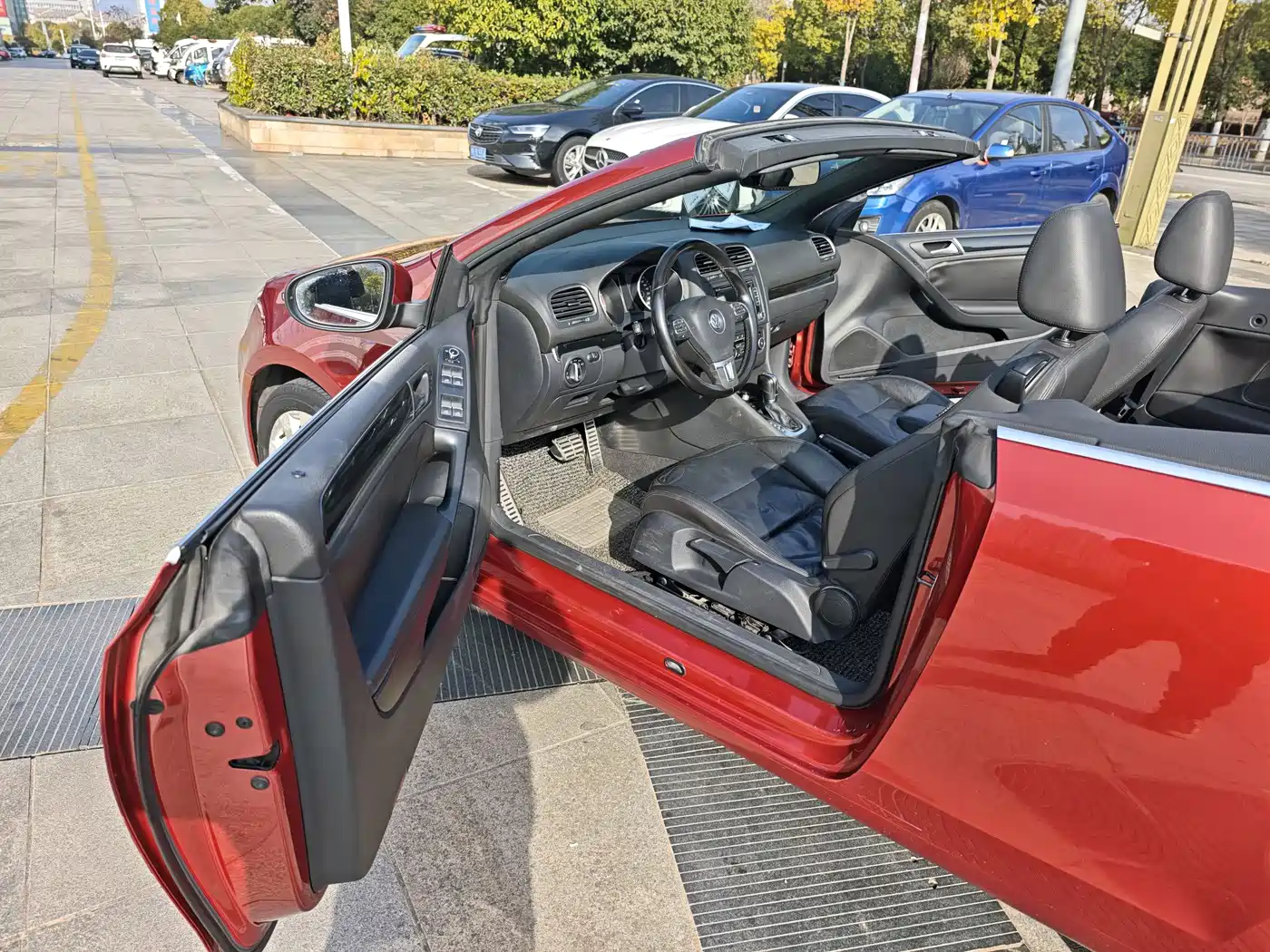 Volkswagen Golf (Import) 2012 1.4TSI Luxury Convertible Edition фото 15