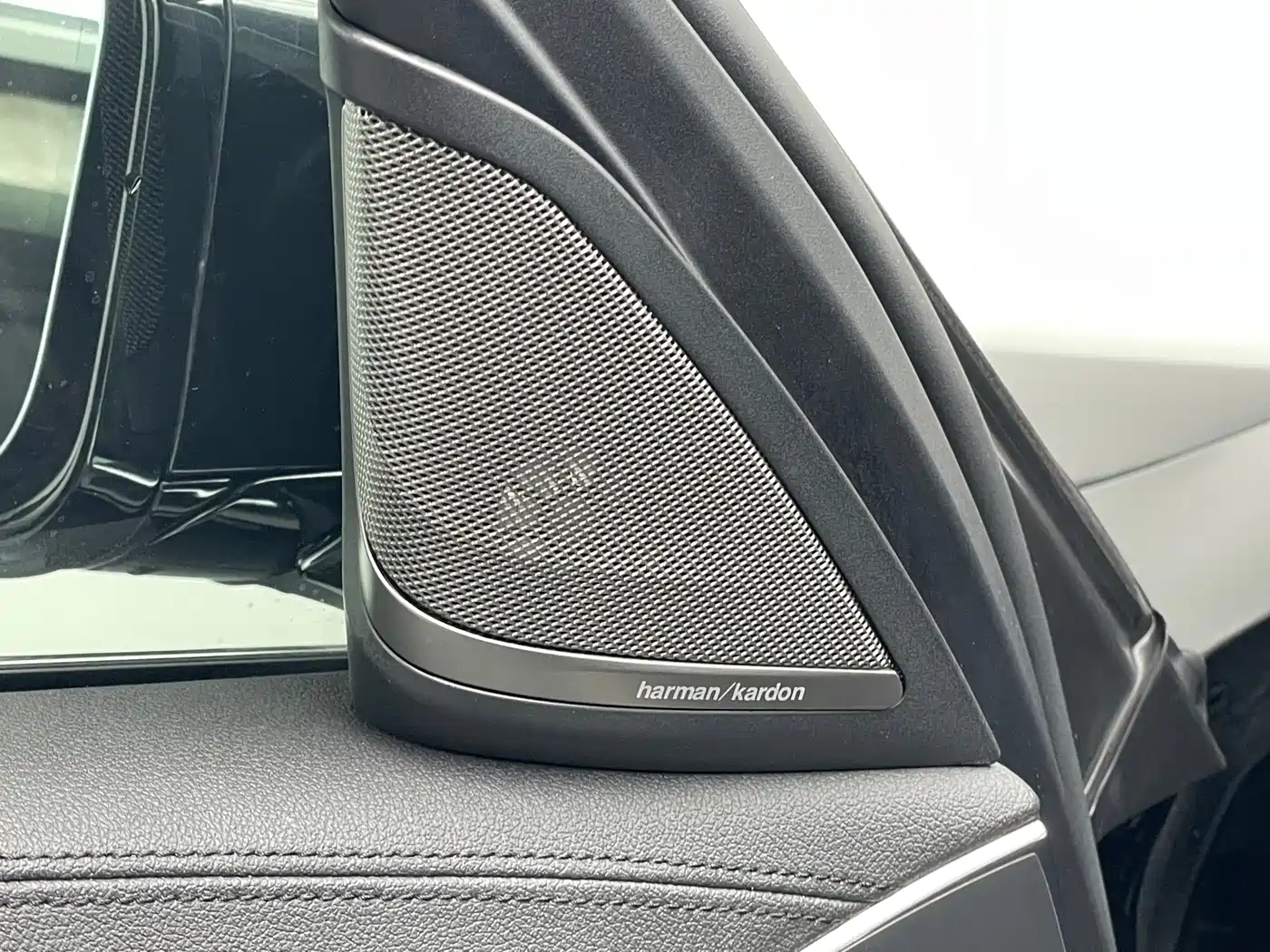 BMW 5 Series New Energy 2019 530Le Pioneer Edition фото 20