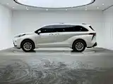 Фото 11 - Toyota Granvia