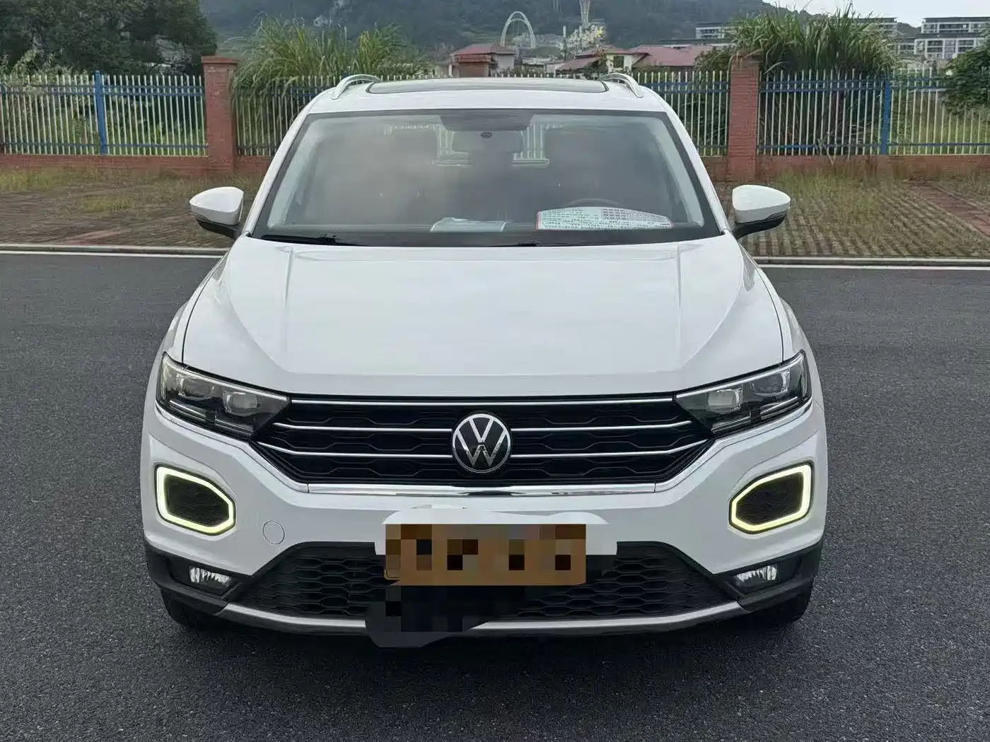 Photo 2 - Volkswagen T-ROC