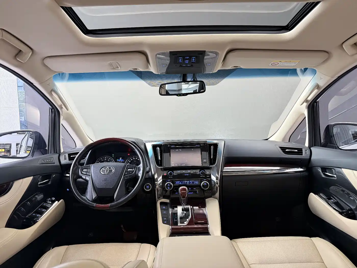 Toyota Alphard 2018 3.5L Luxury фото 17