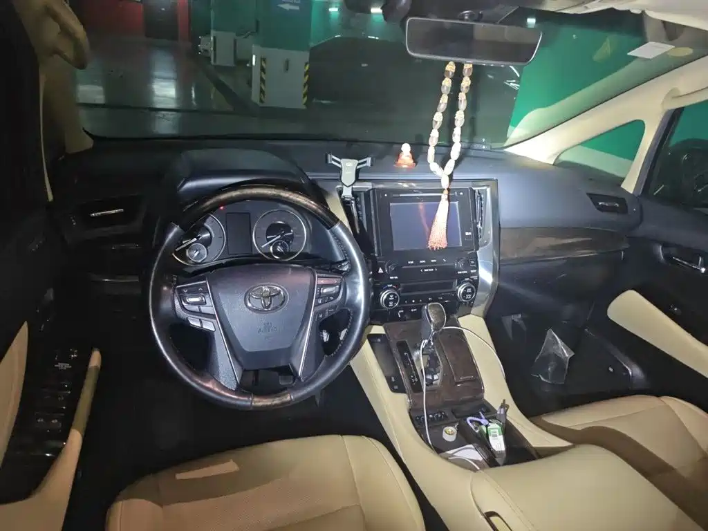 Photo 13 - Toyota Vellfire
