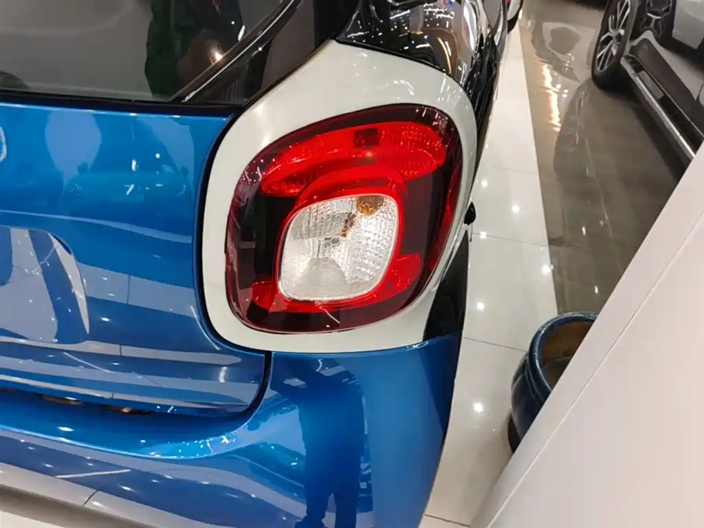 smart fortwo 2019 2019 0.9T 66kW Hardtop Wind Edition China VI