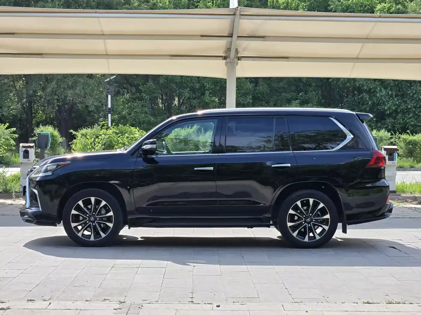 Lexus LX 2019 570 Dynamic Luxury Edition фото 3