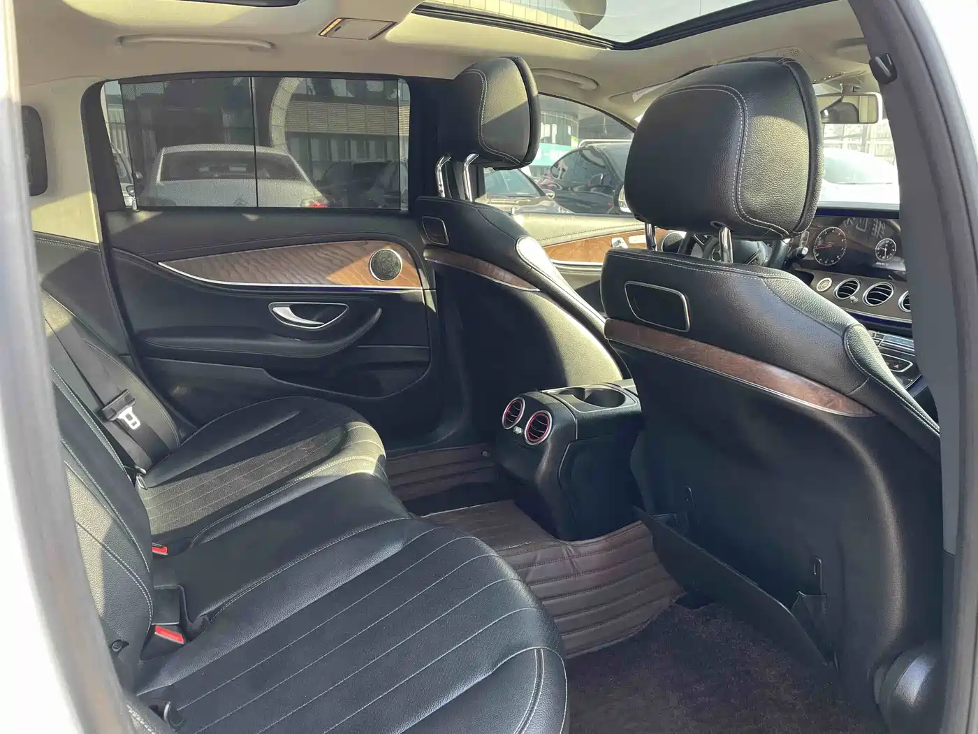 Mercedes-Benz E-Class 2017 E 300 L Luxury фото 8
