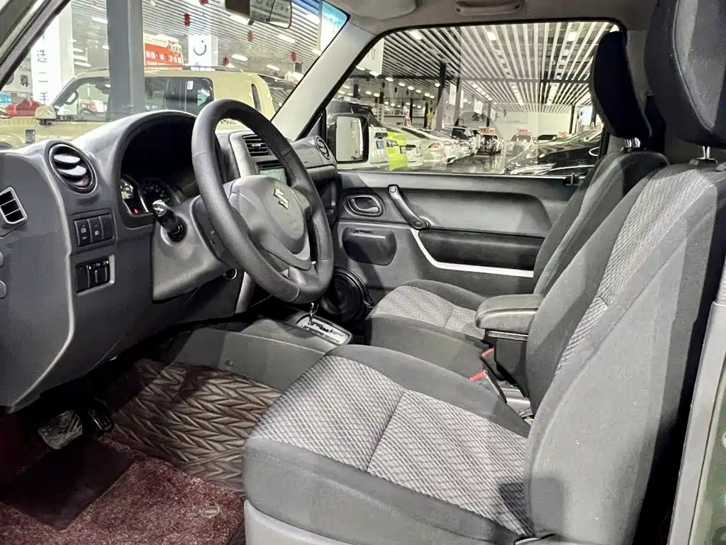 Фото 8 - Suzuki Jimny (Import)