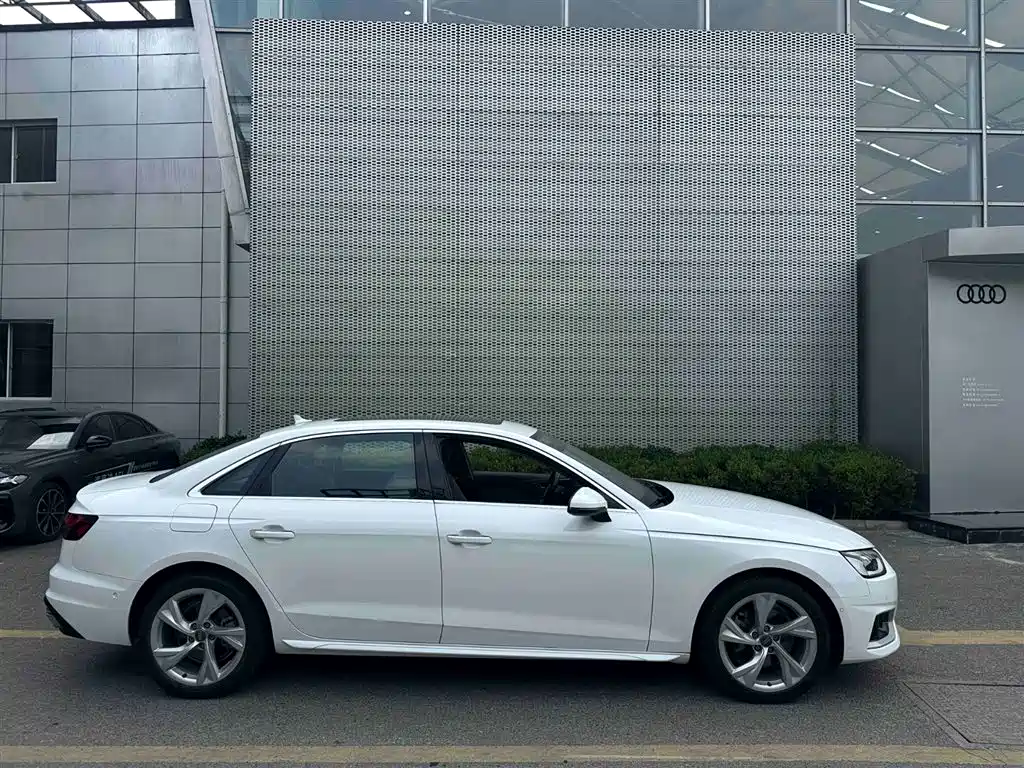 Audi A4L 2020 40 TFSI Luxury Elegance фото 4