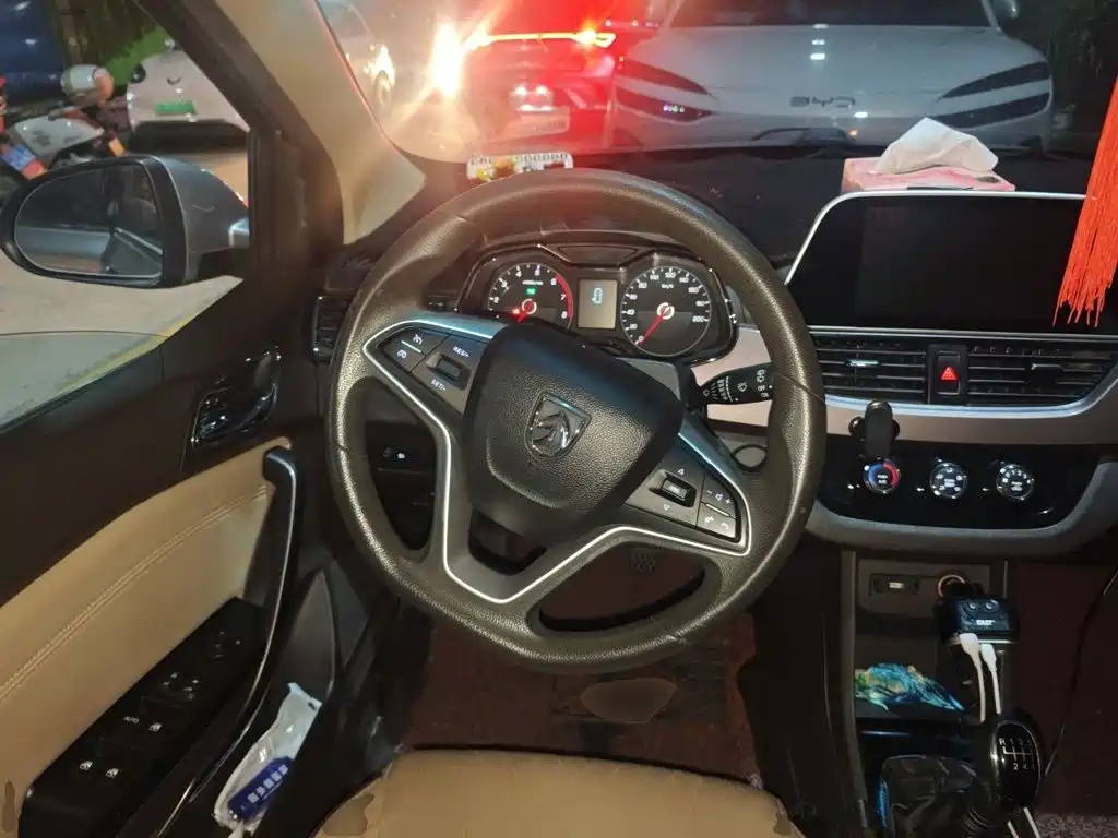 Baojun 310W 2019 2017 1.5L Manual Fashion China VI
