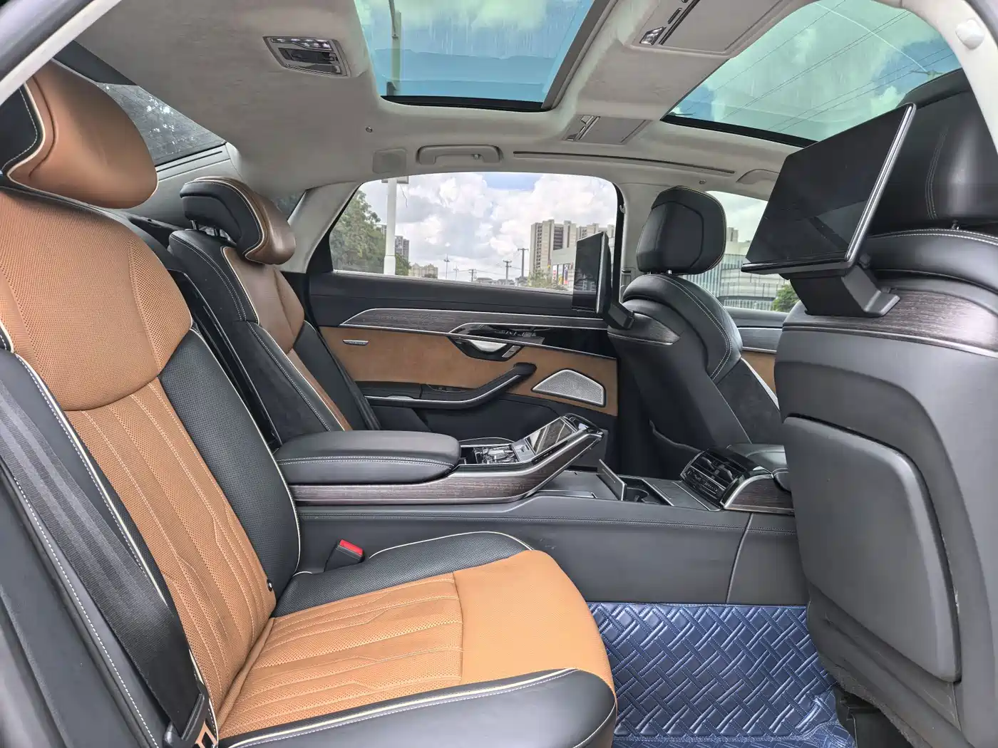 Фото 18 - Audi A8