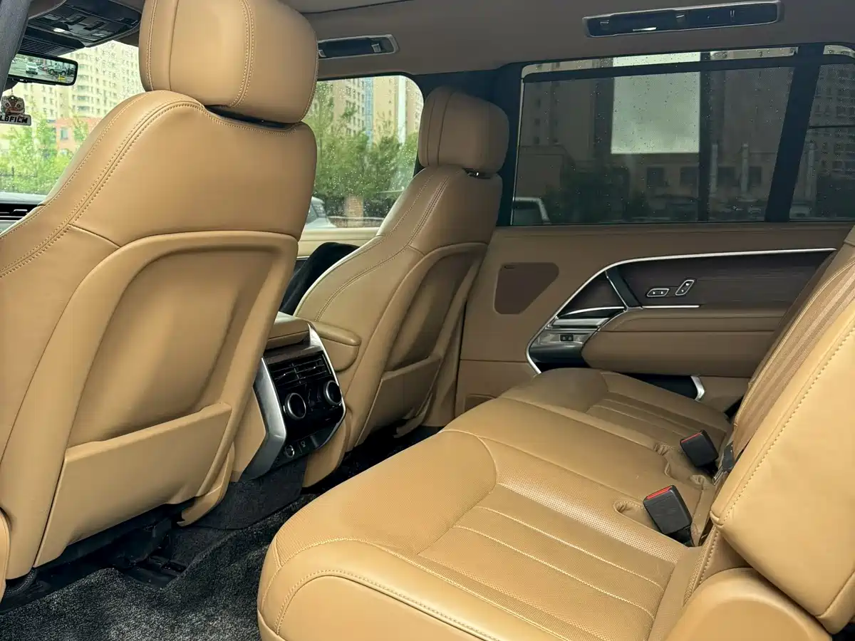 Land Rover Range Rover 2024 3.0 L6 400PS Golden Age Extended 7-Seater фото 6