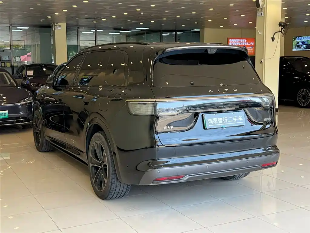 AITO Wenjie AITO M8 2025 Model Extended Range Max+ Edition 53.4kWh 6-Seater фото 6