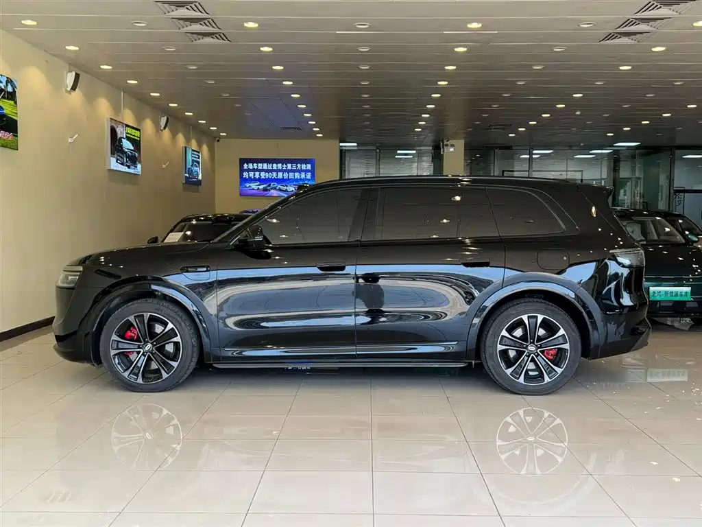 AITO Wenjie AITO M8 2025 Model Extended Range Max+ Edition 53.4kWh 6-Seater фото 4
