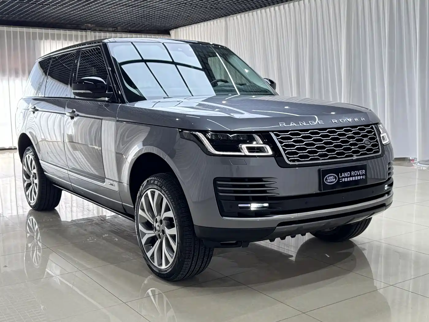 Land Rover Range Rover 2021 3.0 L6 Heritage Extended Classic Edition фото 2