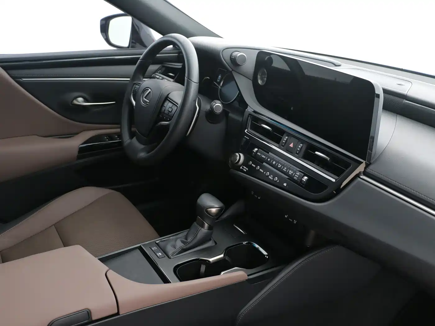 Lexus ES 2022 300h Ultimate Edition фото 13