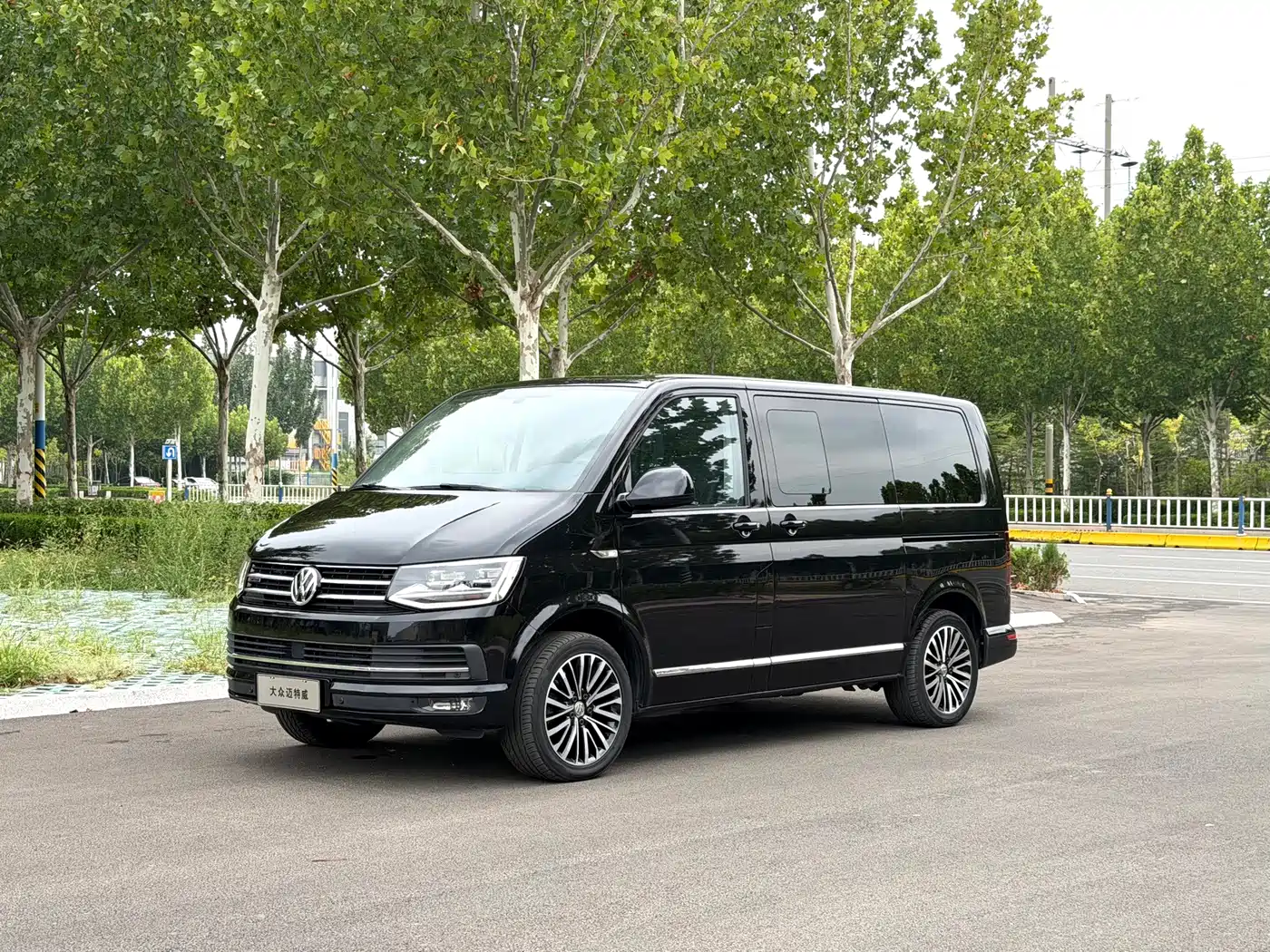 Volkswagen Multivan 2017 2018 2.0TSI 4WD Premium Edition 7-Seater