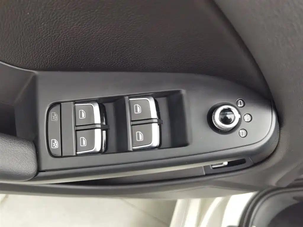 Audi A4L 2016 30 TFSI Collector's Edition Automatic Comfort фото 9