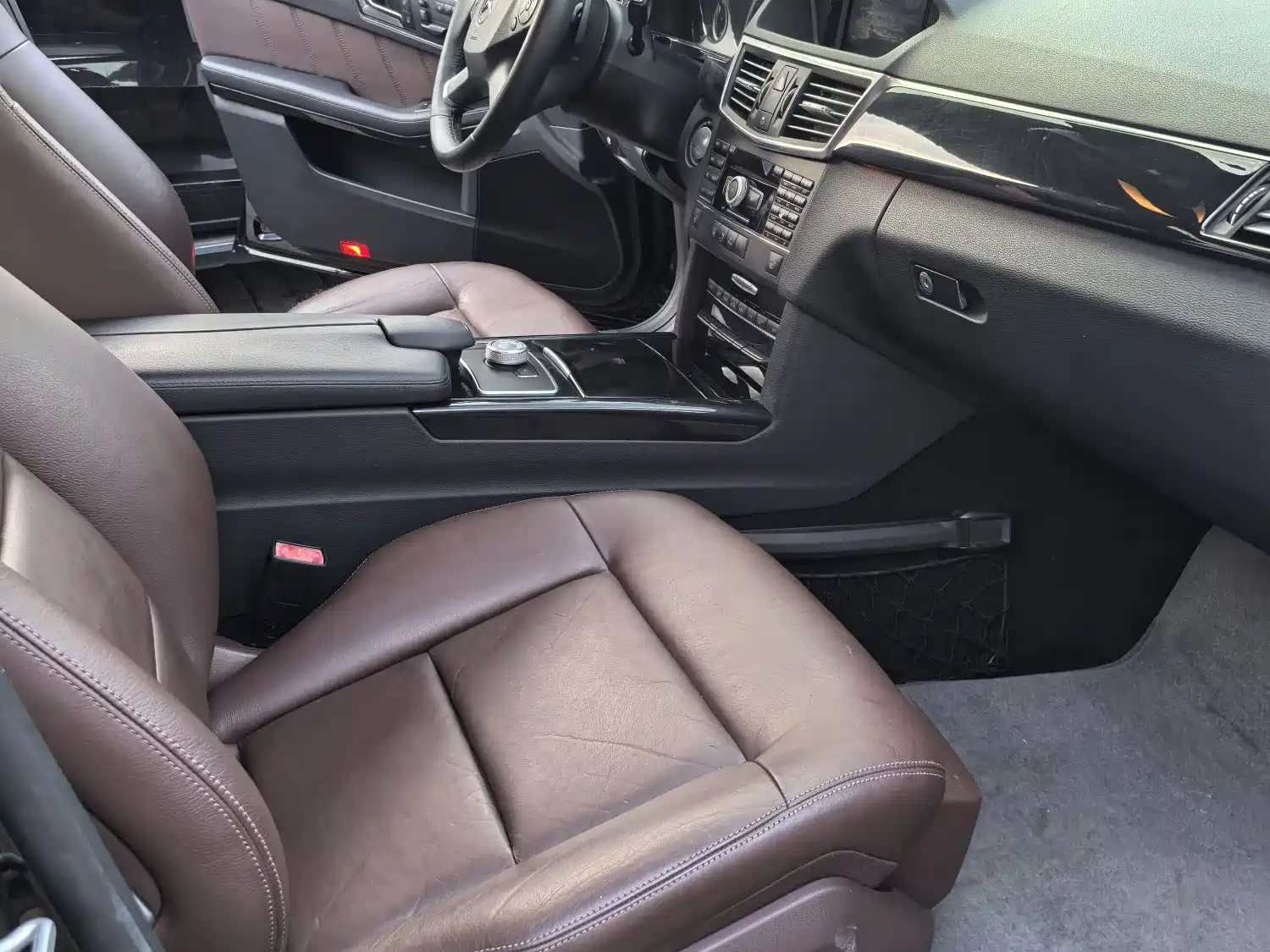 Photo 9 - Mercedes-Benz E-Class