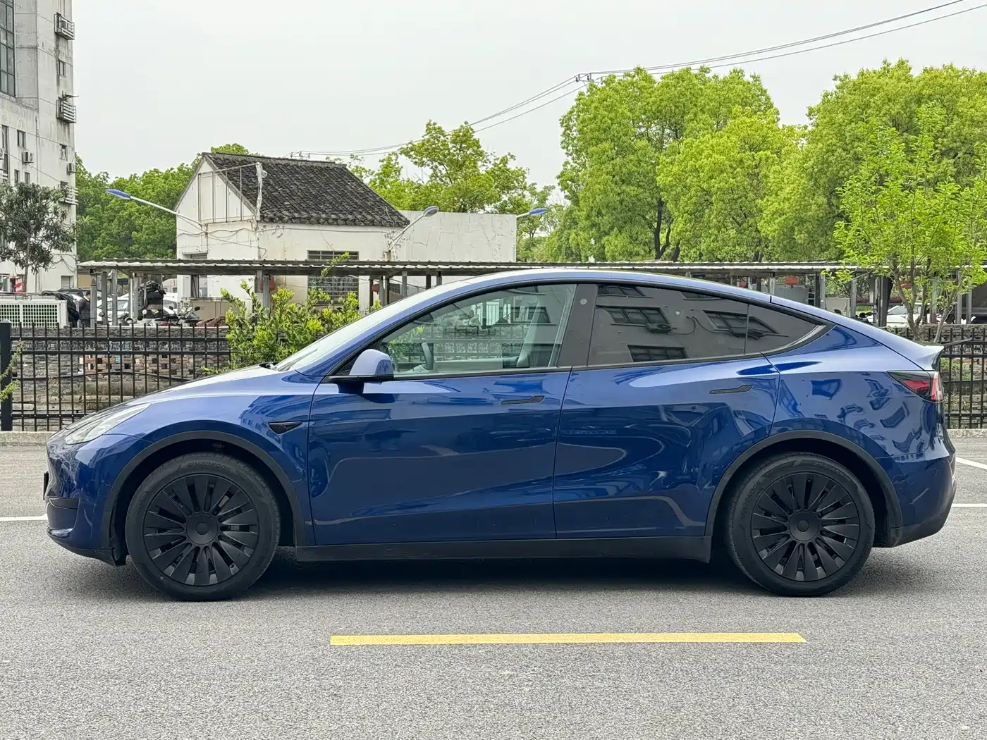 TESLA MODEL Y