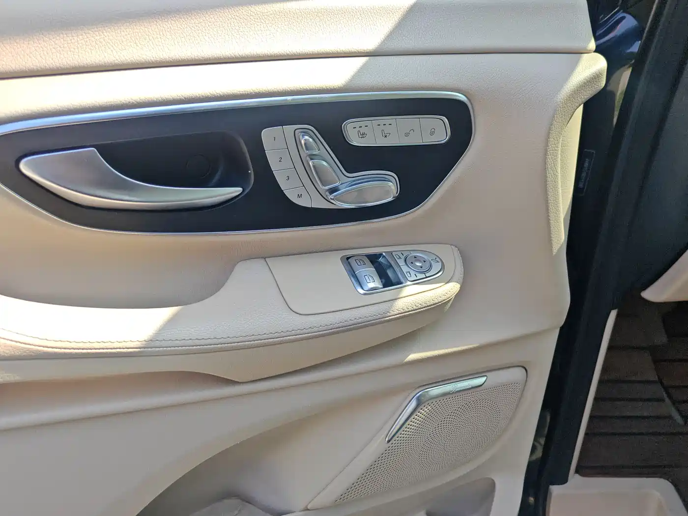 Mercedes-Benz V-Class 2016 V 260 L Premium Long фото 21