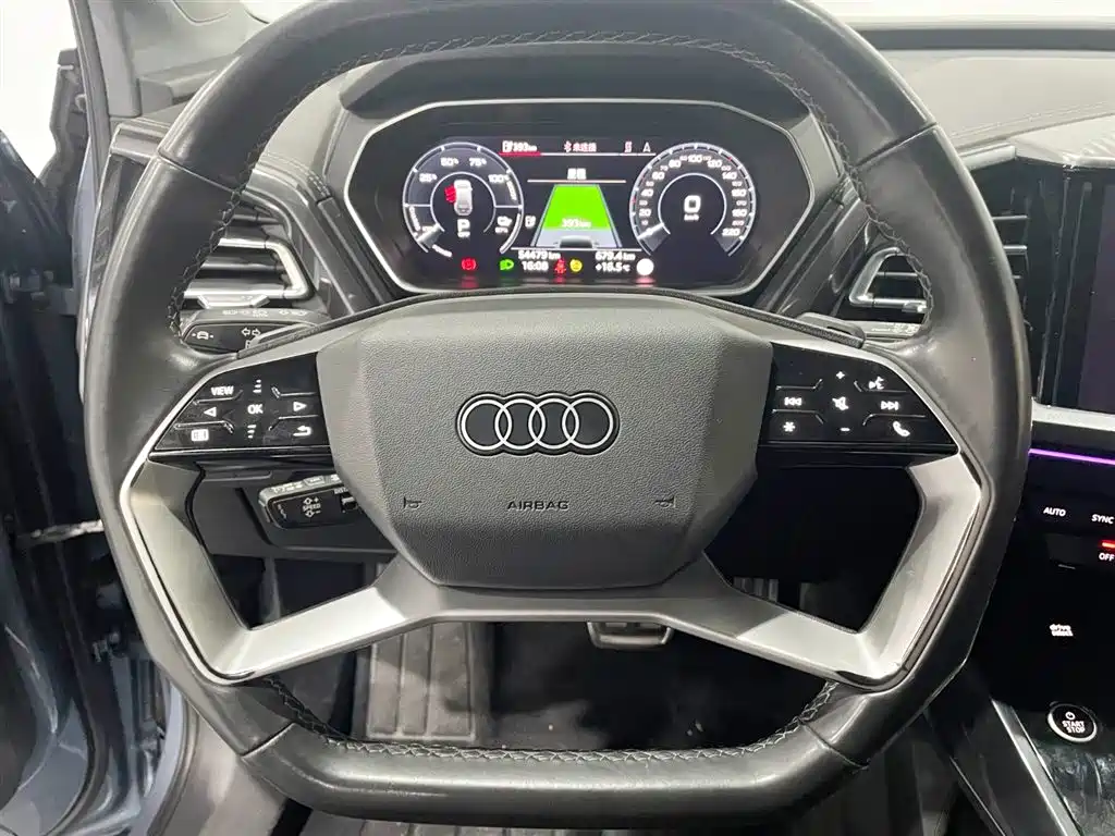 AUDI Q4 E TRON