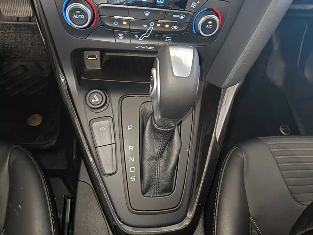 Фото 14 - Ford Focus