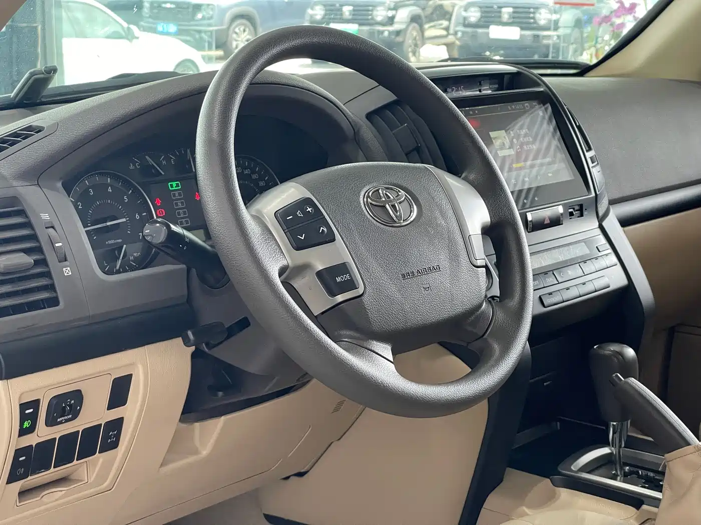 Toyota Land Cruiser (Import) 2015 4.0L V6 Middle East Limited Edition фото 19