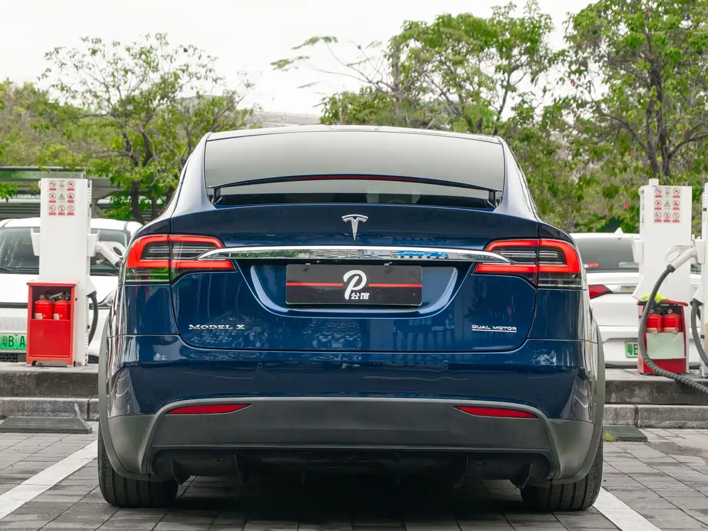 TESLA MODEL X