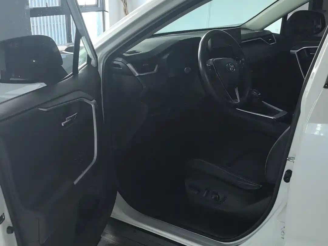 Toyota RAV4 Rongfang 2023 2.0L CVT FWD Style Plus Edition фото 10
