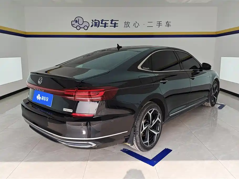 Volkswagen Passat 2023 Facelift 330TSI Starlight Luxury Edition фото 3