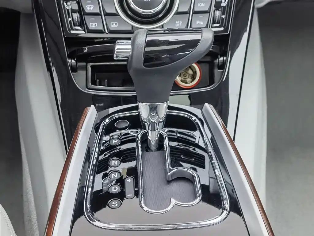 Hongqi H7 2015 3.0L Premium фото 13